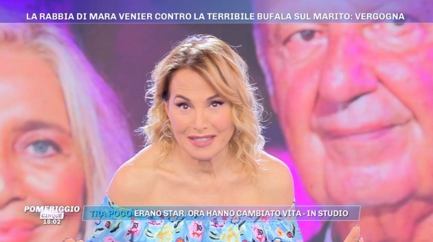 Barbara d’Urso a Mara Venier: “Vieni a farti fare un’intervista da me” (video)