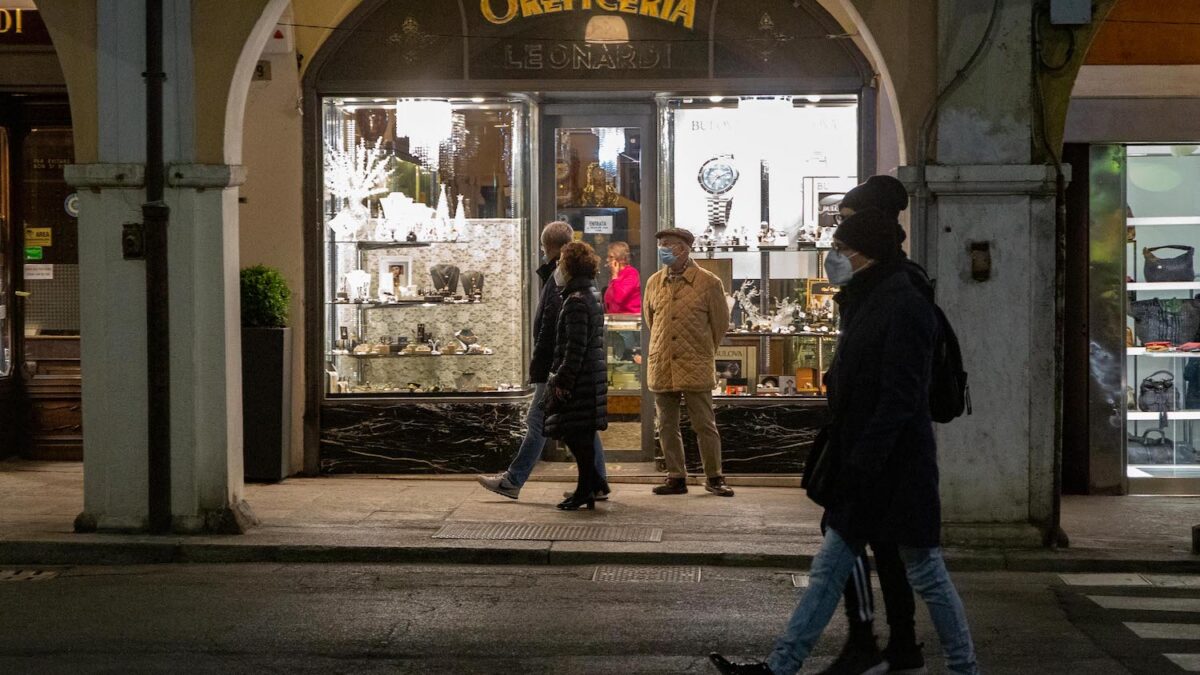 Crescono i contagi. Zona arancione rafforzata per Brescia, Bergamo e 14 comuni in Emilia-Romagna