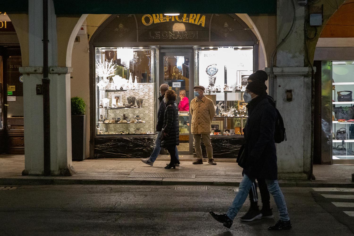 Crescono i contagi. Zona arancione rafforzata per Brescia, Bergamo e 14 comuni in Emilia-Romagna