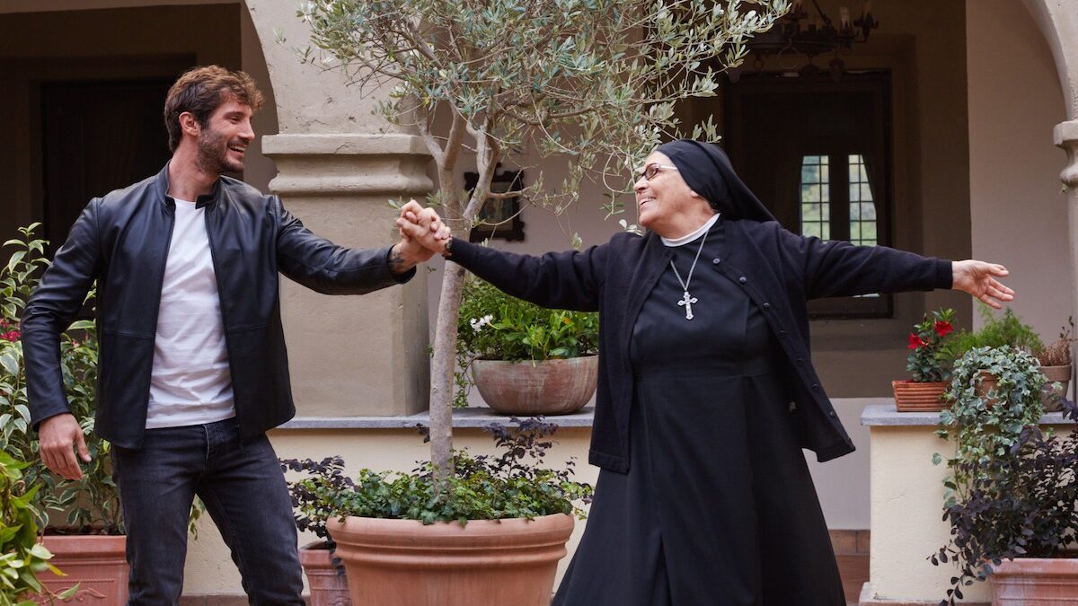 Stefano De Martino va in Convento: è la guest-star di Che Dio Ci Aiuti 6, le anticipazioni