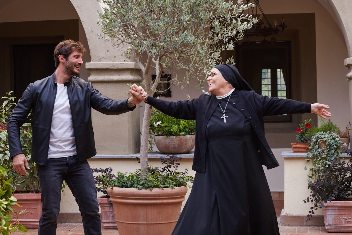 Stefano De Martino va in Convento: è la guest-star di Che Dio Ci Aiuti 6, le anticipazioni