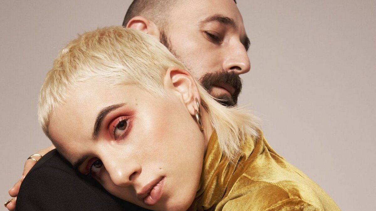 Fiamme negli occhi, Coma_Cose: la canzone di Sanremo 2021 sulla passione e lo sguardo che arde e brucia