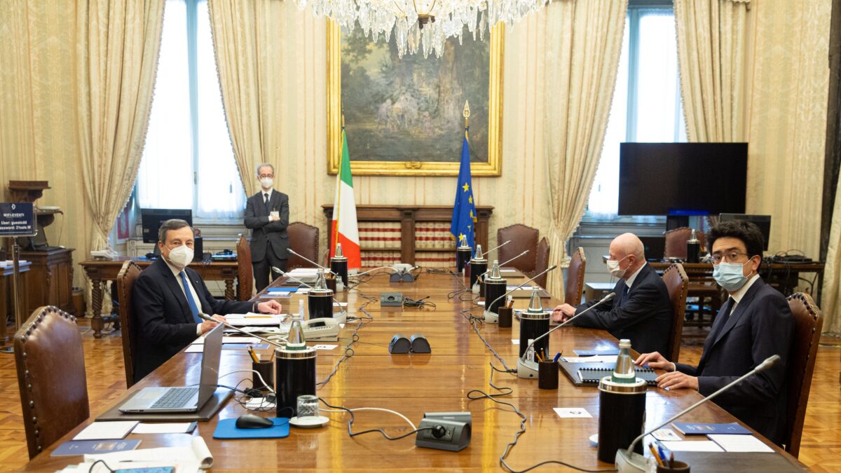 Consultazioni Draghi, governo sempre più vicino. Salvini: “Scelga tra Lega o Grillo”