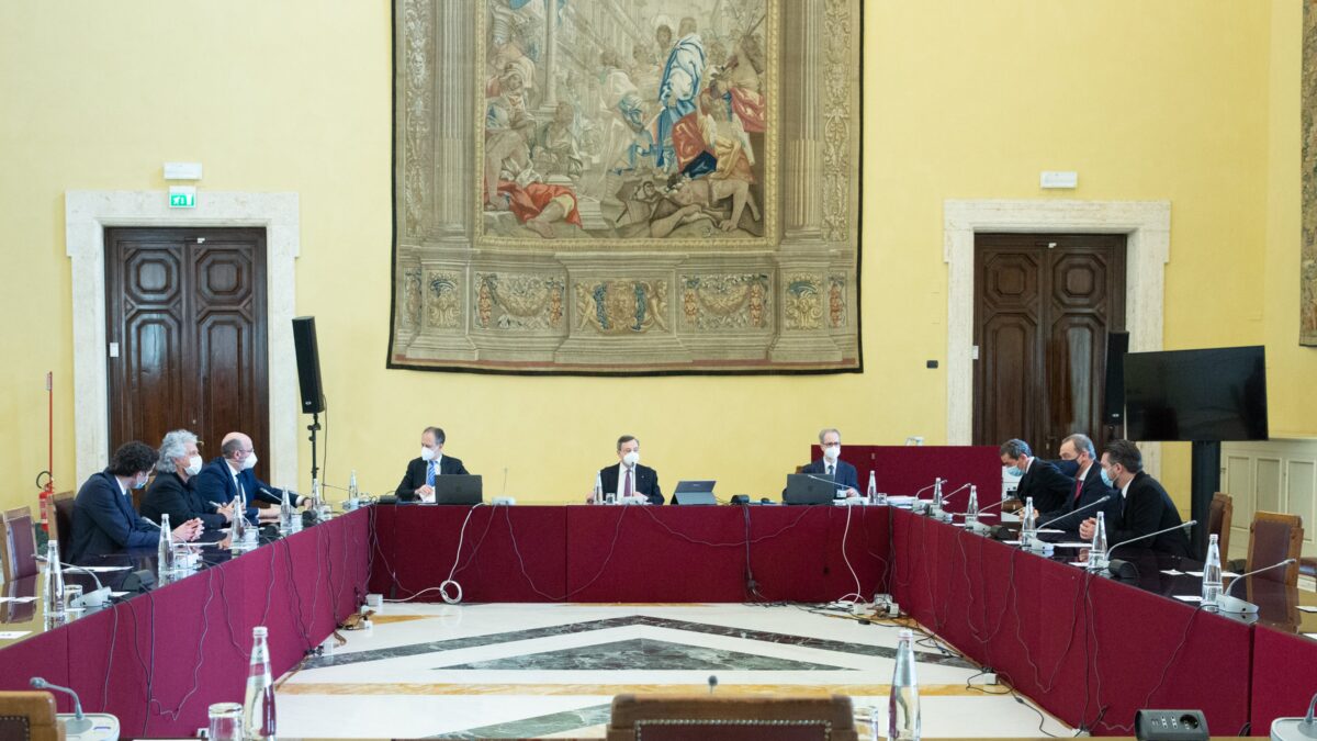 Consultazioni Draghi. Anche M5S dice sì al governo: “Noi ci saremo con lealtà”