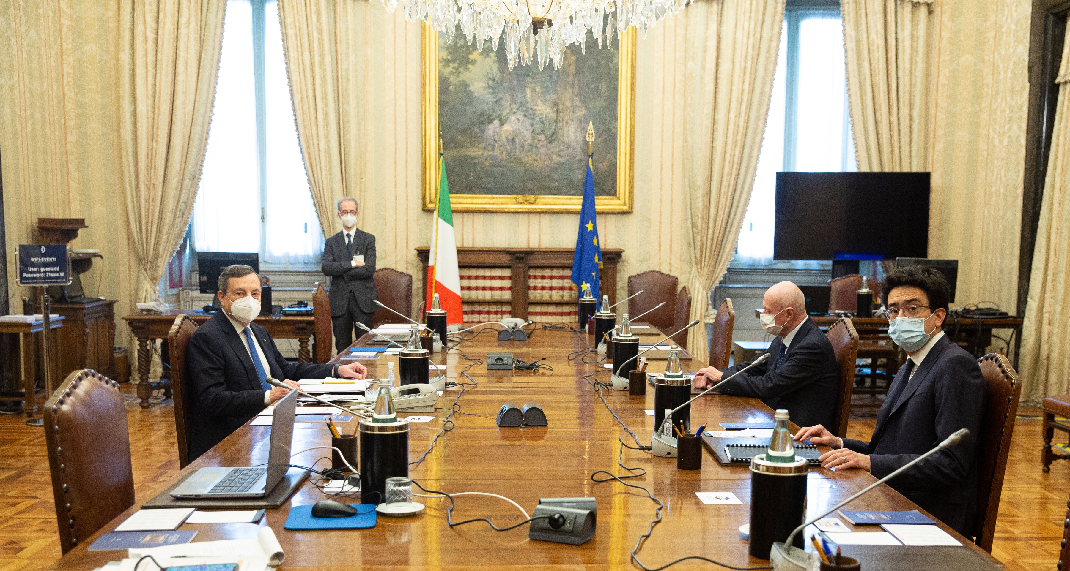Consultazioni Draghi, governo sempre più vicino. Salvini: “Scelga tra Lega o Grillo”
