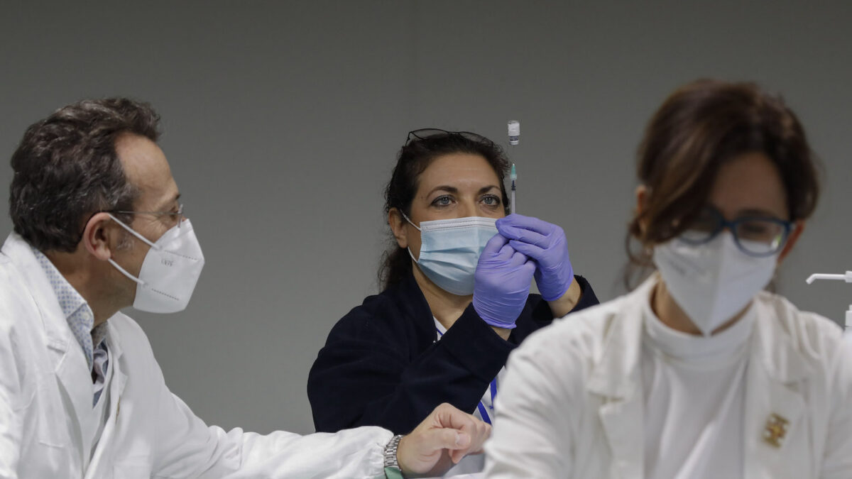 Coronavirus: 7.925 nuovi casi e 329 unità nelle ultime 24 ore