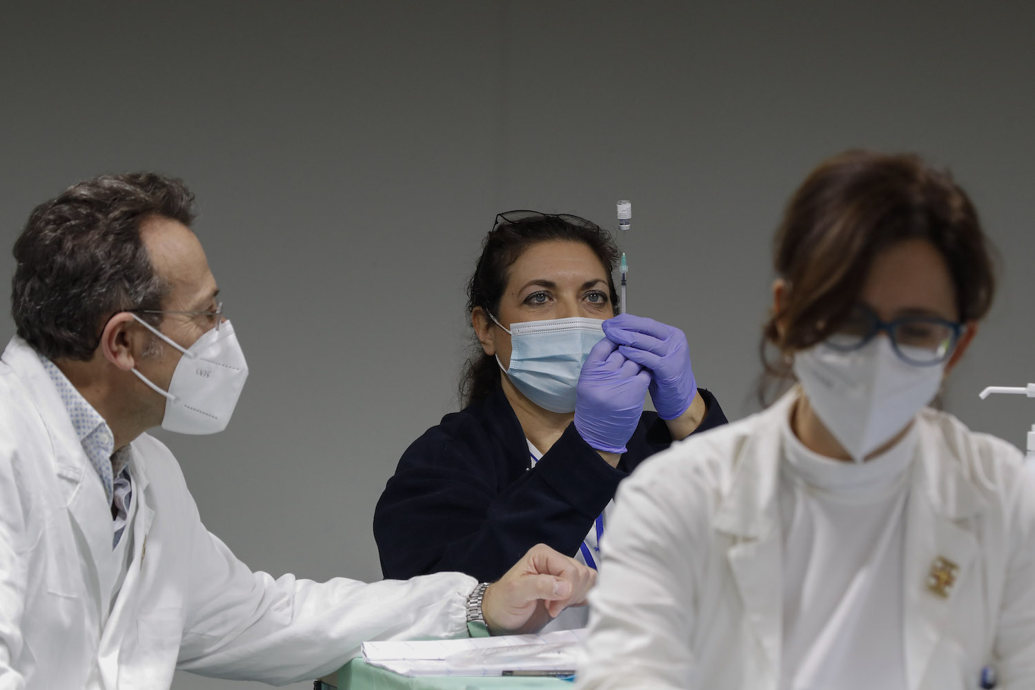 Coronavirus: 7.925 nuovi casi e 329 unità nelle ultime 24 ore