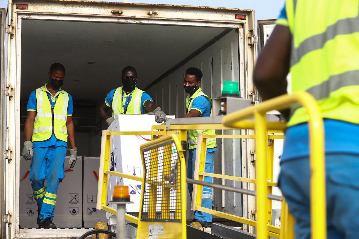 COVAX, le prime 600mila dosi di vaccino anti-COVID sono arrivate in Ghana