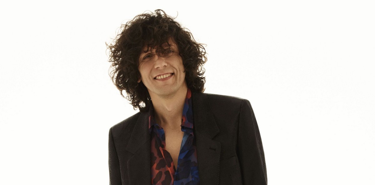 Ermal Meta presenta l’album Tribù Urbana: “È un disco strano, ci ho lavorato con la voglia di correre quando la libertà mancava”