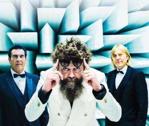 Sanremo 2021, cantante Extraliscio positivo: Amadeus spiega cosa succede ora