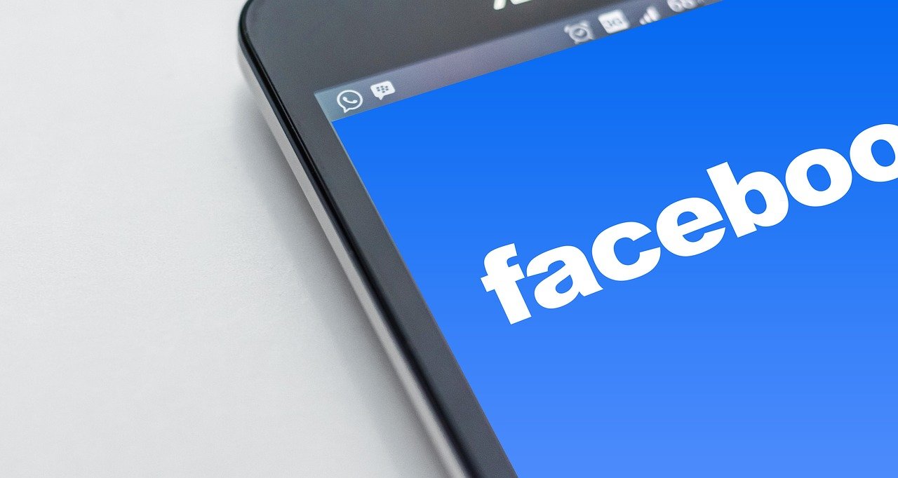 Dichiararsi single su Facebook come un tradimento? La sentenza