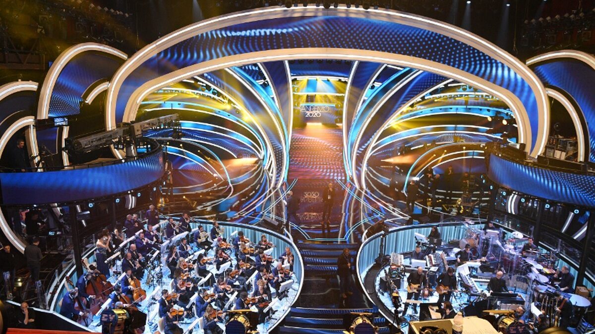 Sanremo 2021: Amadeus giunto in città, via ai tamponi (tutti negativi)