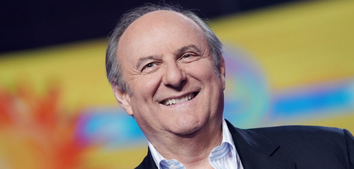 Gerry Scotti ospite di Antonella Clerici nella 100esima puntata di È sempre mezzogiorno