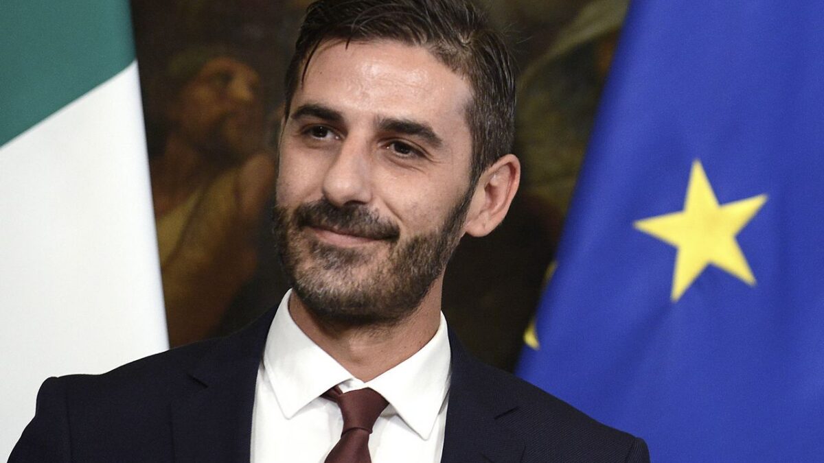 M5S, epurazioni senza sosta: avviso di espulsione a Villarosa e Lezzi