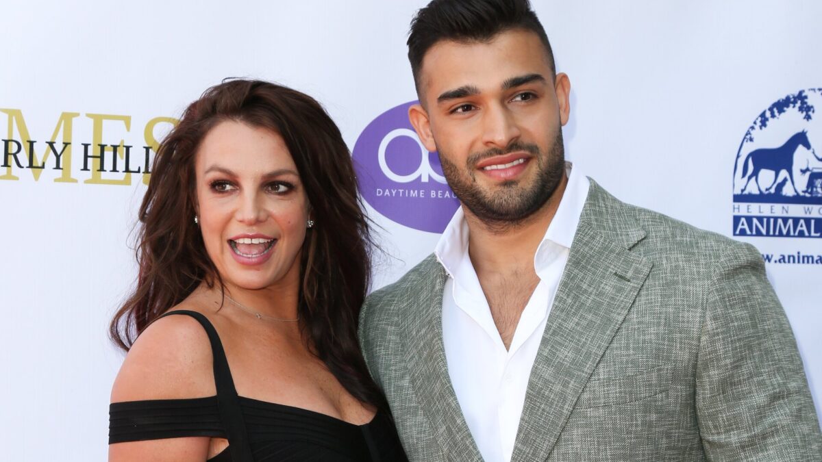 Britney Spears, il fidanzato Sam Asghari accusa il padre della cantante su Instagram