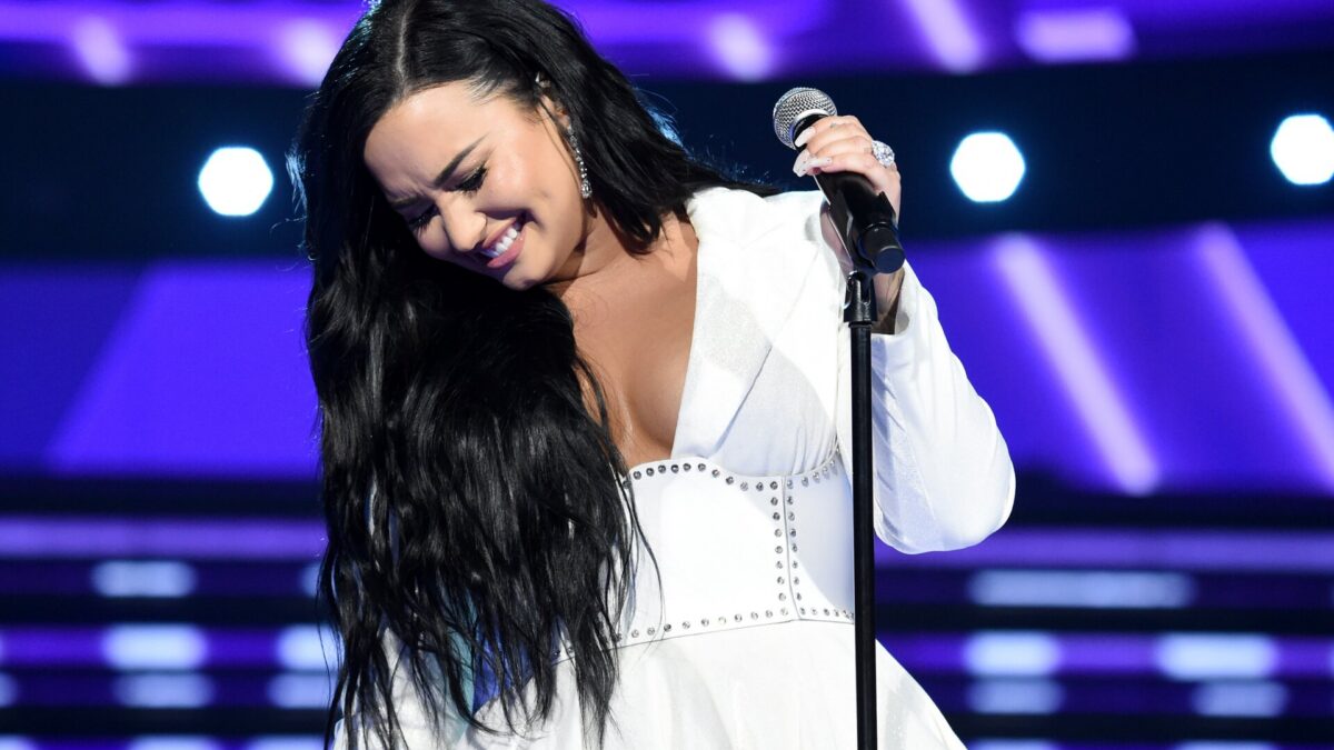 Demi Lovato: “Dopo l’overdose del 2018 ho avuto tre ictus e un infarto”