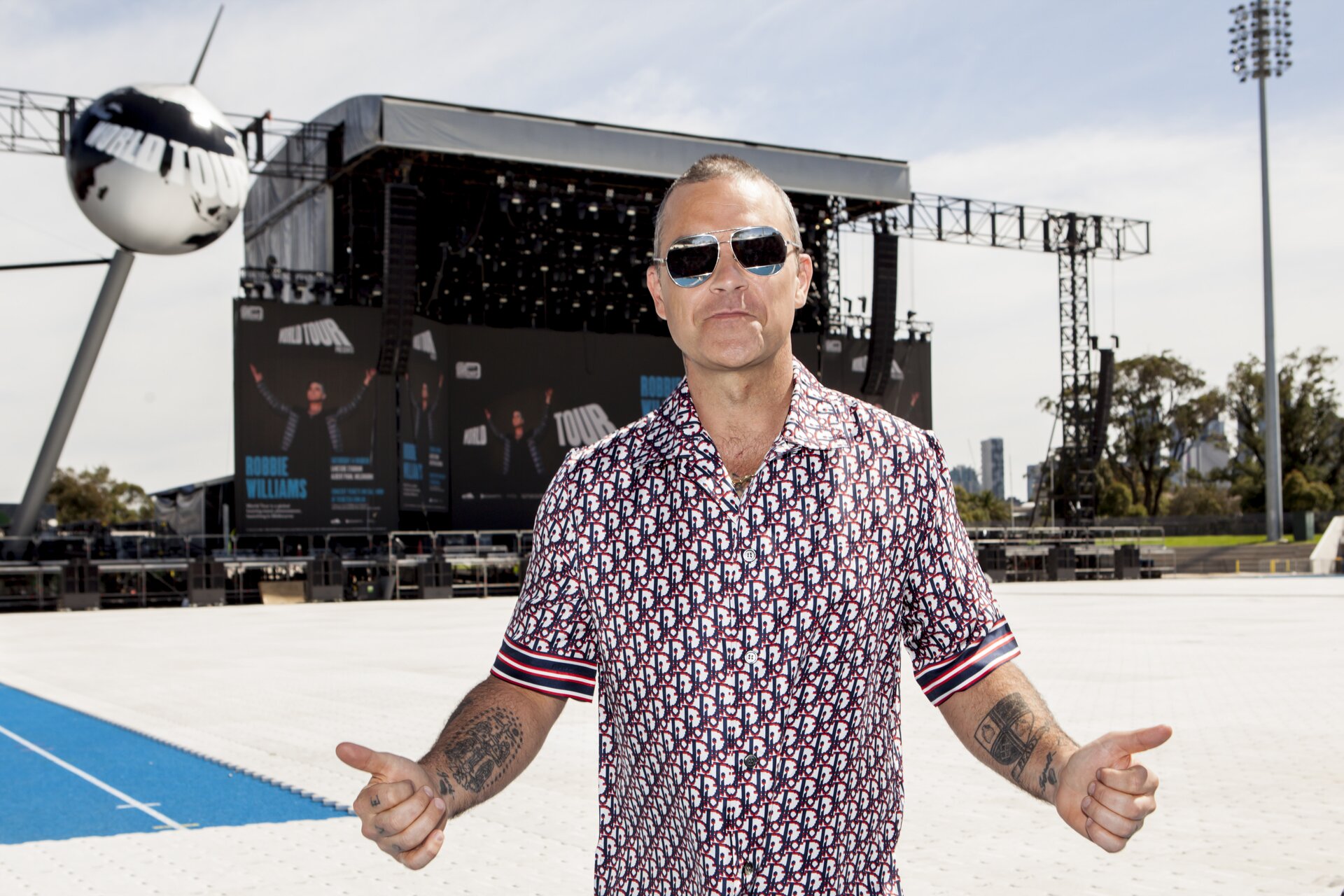 Robbie Williams, arriva il film sulla vita del cantante: “Better man”