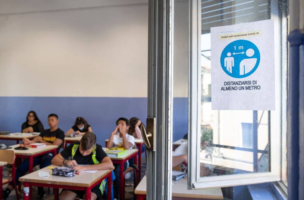 Covid-19: scuole di nuovo a rischio chiusura