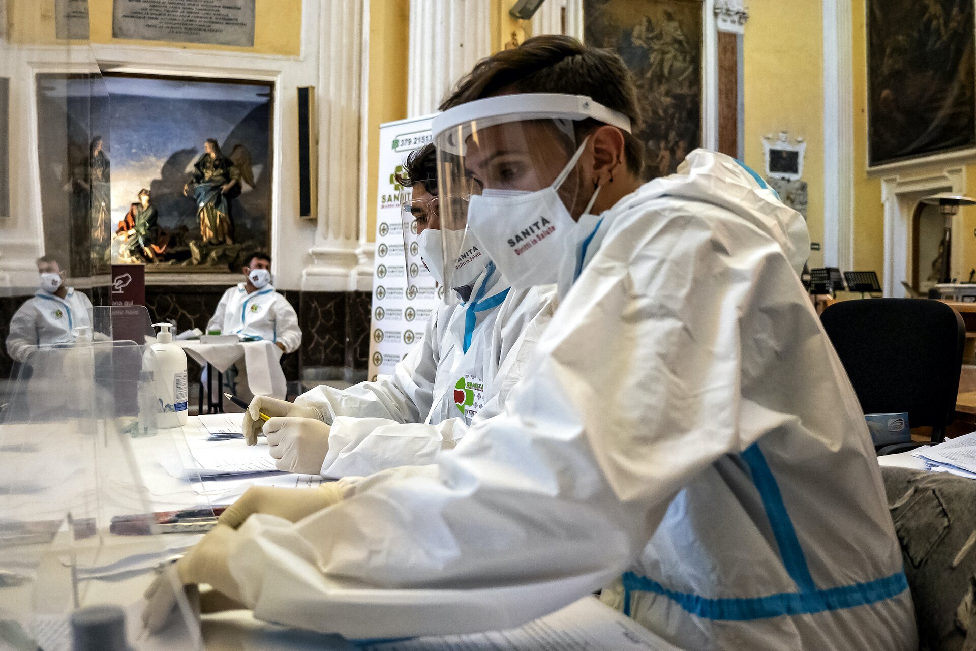 Una nuova variante di Covid è stata isolata a Napoli