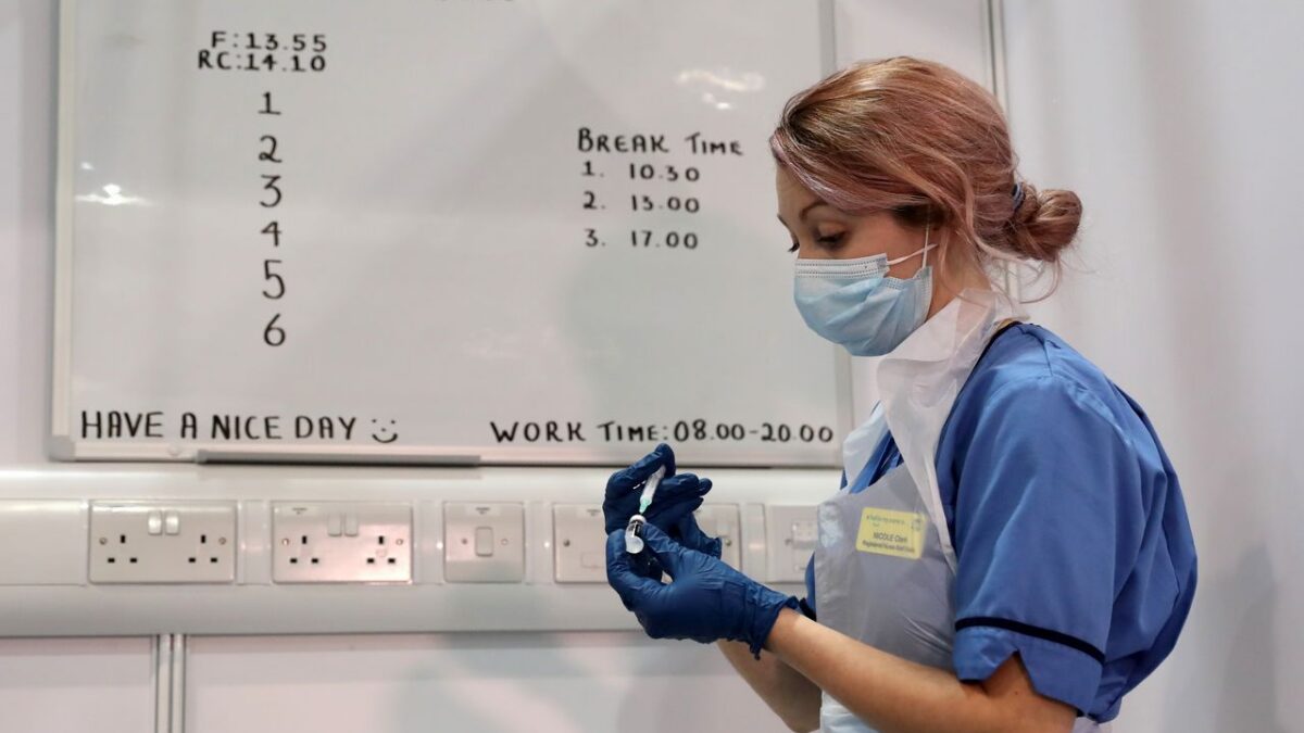 Covid: il crollo dei ricoveri grazie ai vaccini, l’esempio scozzese