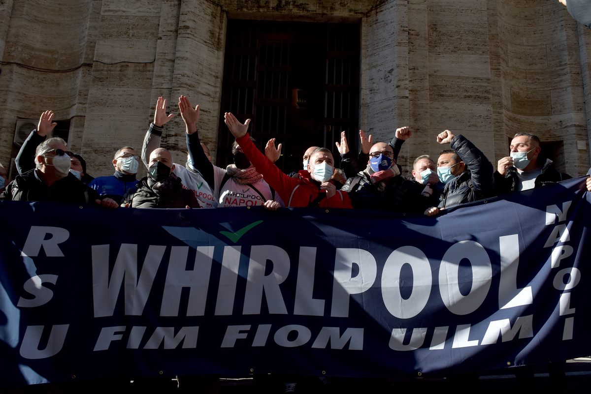 I dipendenti della Whirlpool di Napoli da Giorgetti per scongiurare i licenziamenti