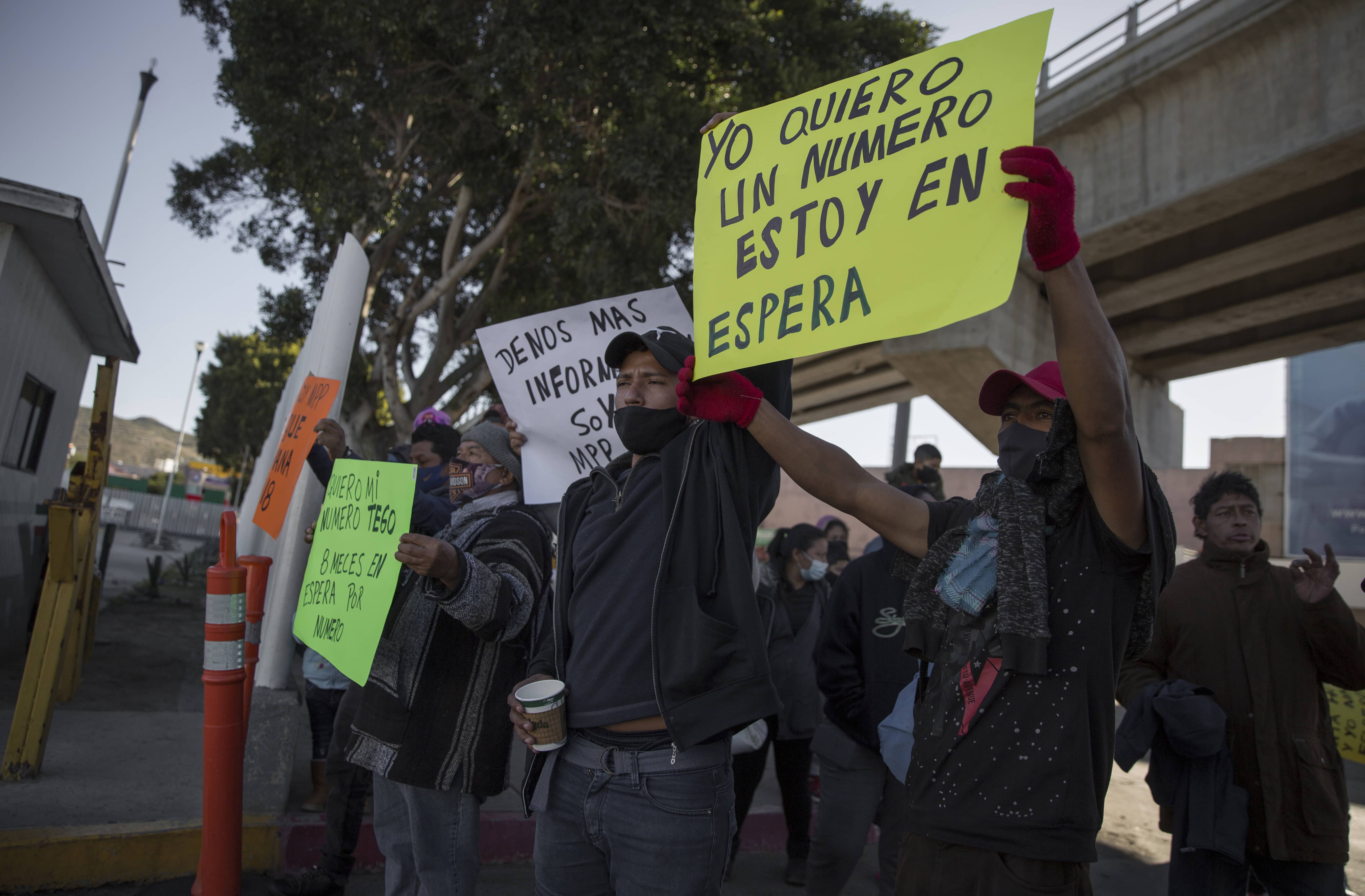 Messico, i migranti al confine attendono di entrare negli Stati Uniti