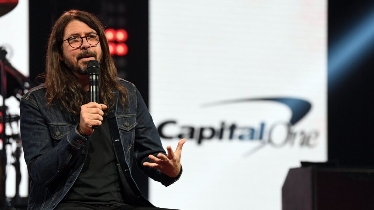 Foo Fighters, Dave Grohl rivela: “Sono stato picchiato dalla polizia”