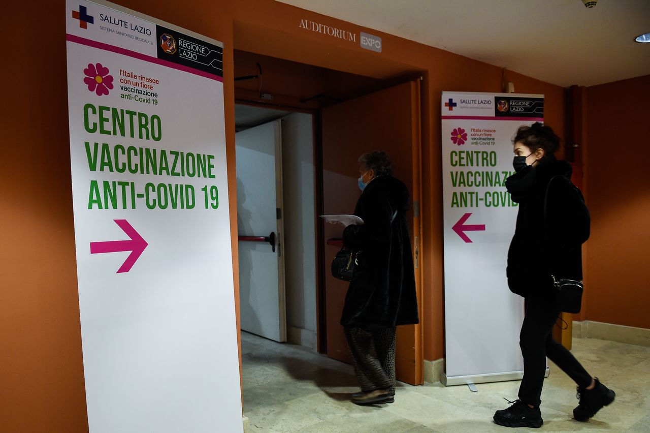 Niente risarcimento per i sanitari che rifiutano il vaccino anti Covid
