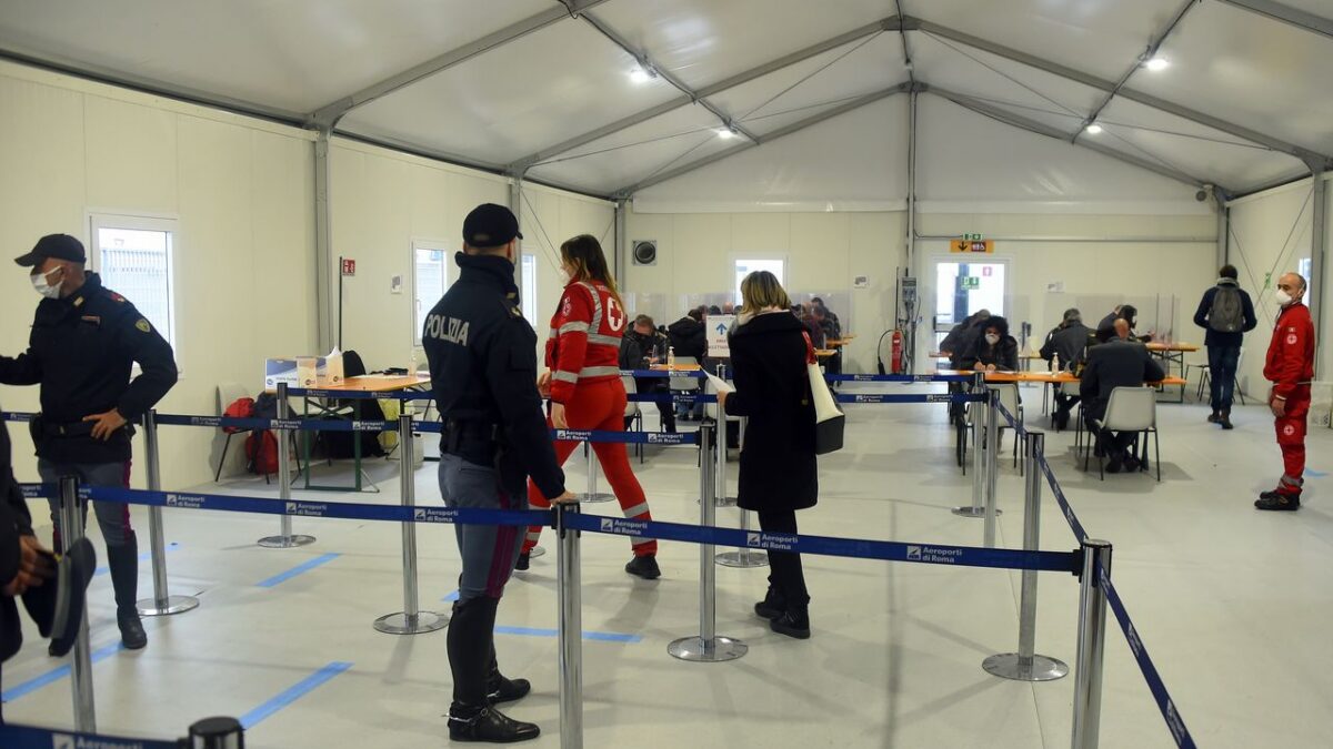 Coronavirus: 13.452 casi su oltre 250mila tamponi, sale il tasso di positività