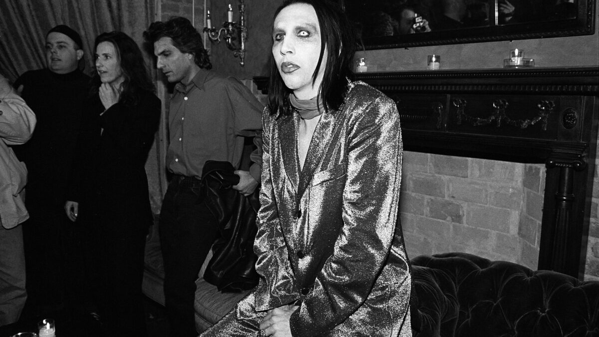 Marilyn Manson nella bufera. E rispuntano passaggi dal suo libro “The Long Hard Road Out of Hell”…