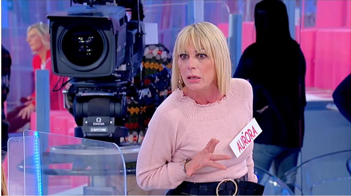 Uomini e Donne: un’ex dama annuncia azioni legali dopo l’abbandono