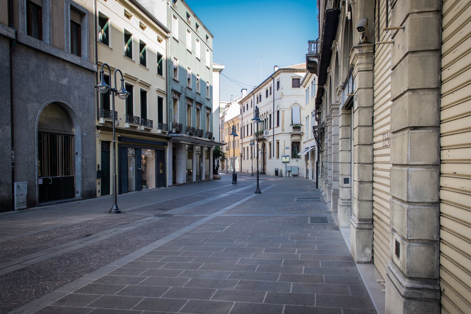 Addio alla zona gialla e tutti in rosso per Pasqua. Il decreto legge è pronto