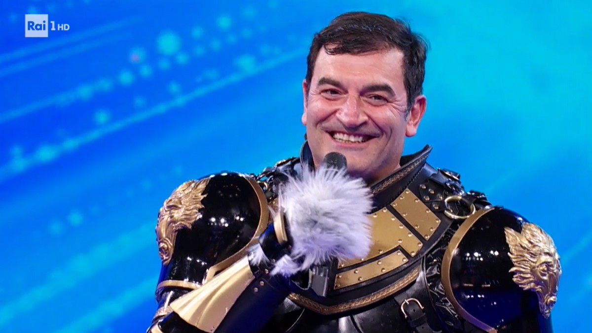 Il Cantante Mascherato, il Lupo è Max Giusti