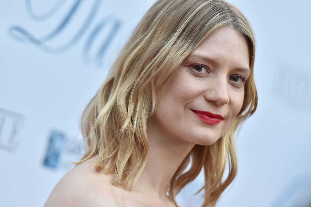 Mia Wasikowska, Radha Mitchell ed Eric Bana nel film per famiglie “Blueback”