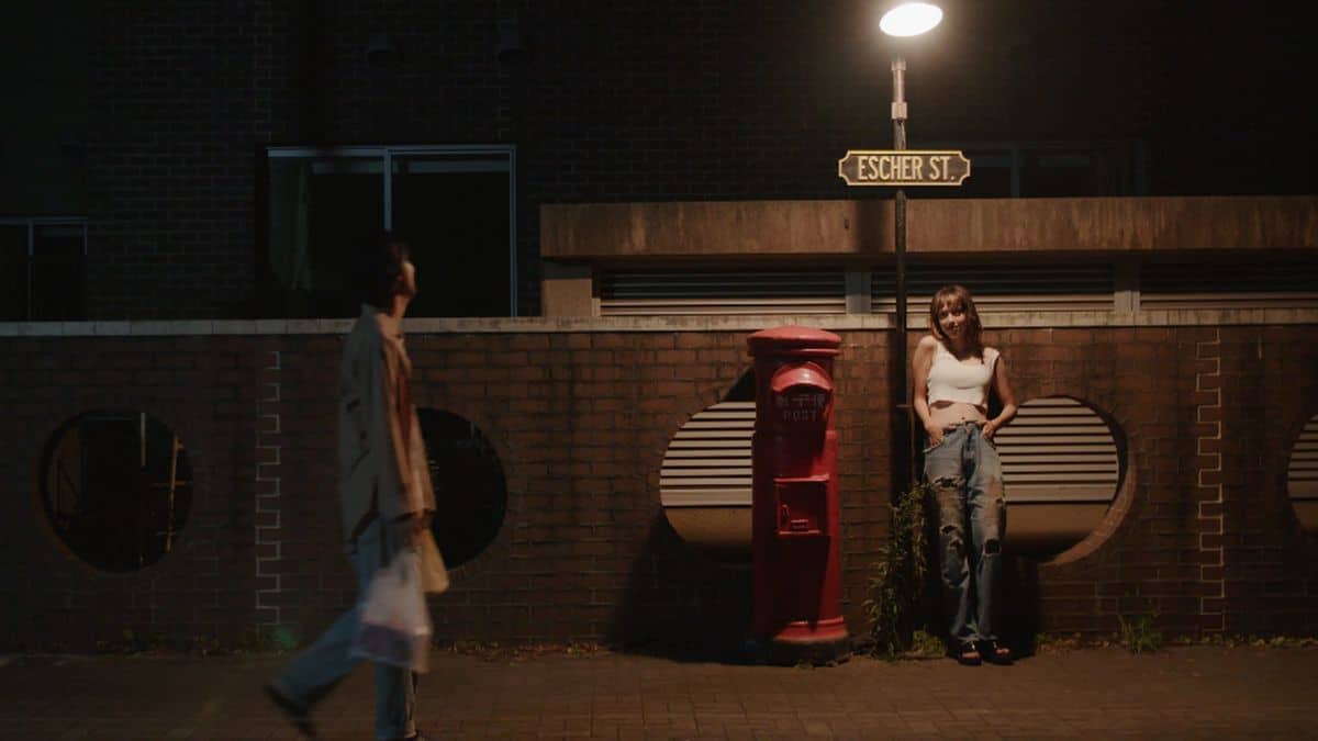 Red Post On Escher Street, recensione, la rivolta delle comparse