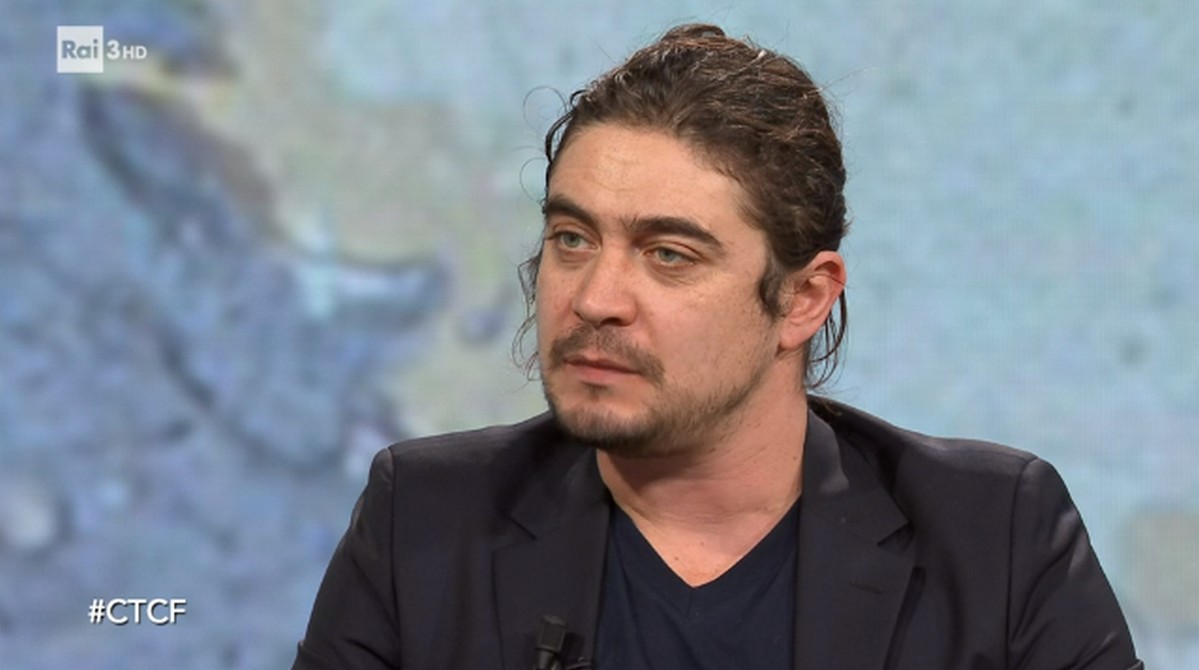 Riccardo Scamarcio da Fazio è “brutto” per i social, ecco un caso di bodyshaming silenziato