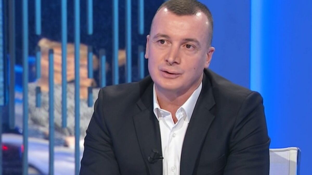 Rocco Casalino impazza in tv. Dopo le ospitate a La7, Mediaset e Discovery, arriverà anche in Rai?