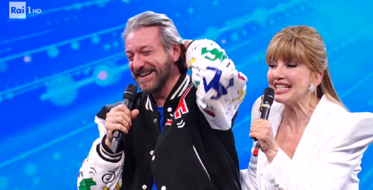 Il Cantante Mascherato, Gatto eliminato: è Sergio Assisi