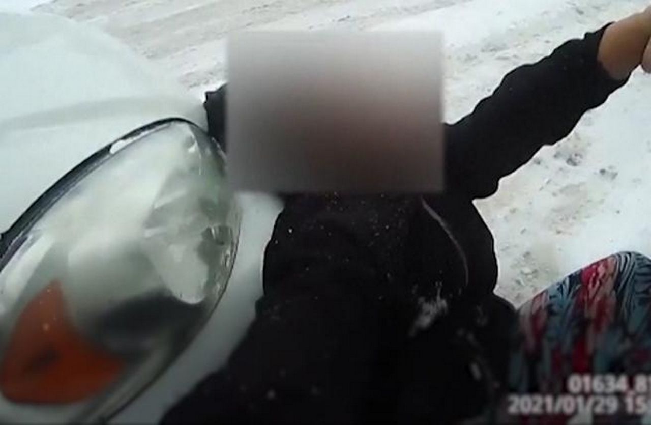 Polizia USA: manette e spray urticante su bambina di 9 anni, ce n’era bisogno?