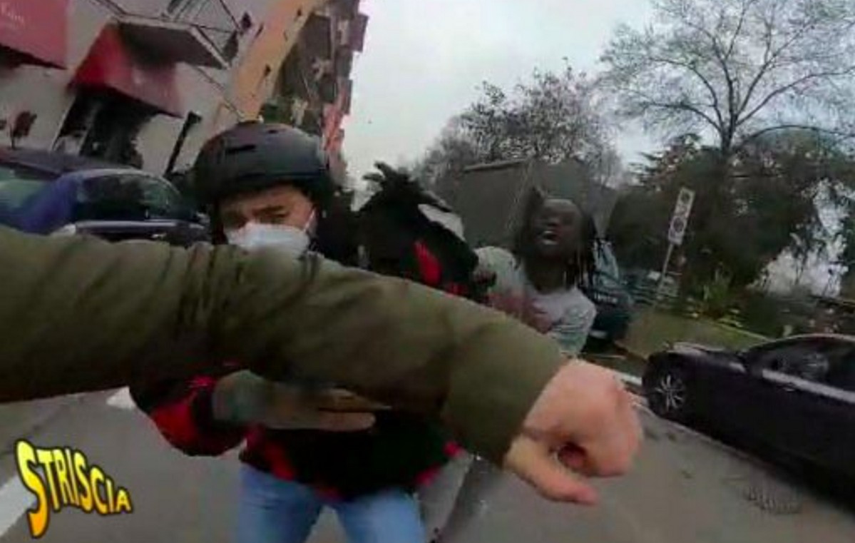 Striscia la Notizia, nuova aggressione a Vittorio Brumotti: “La più violenta che abbia mai subito”