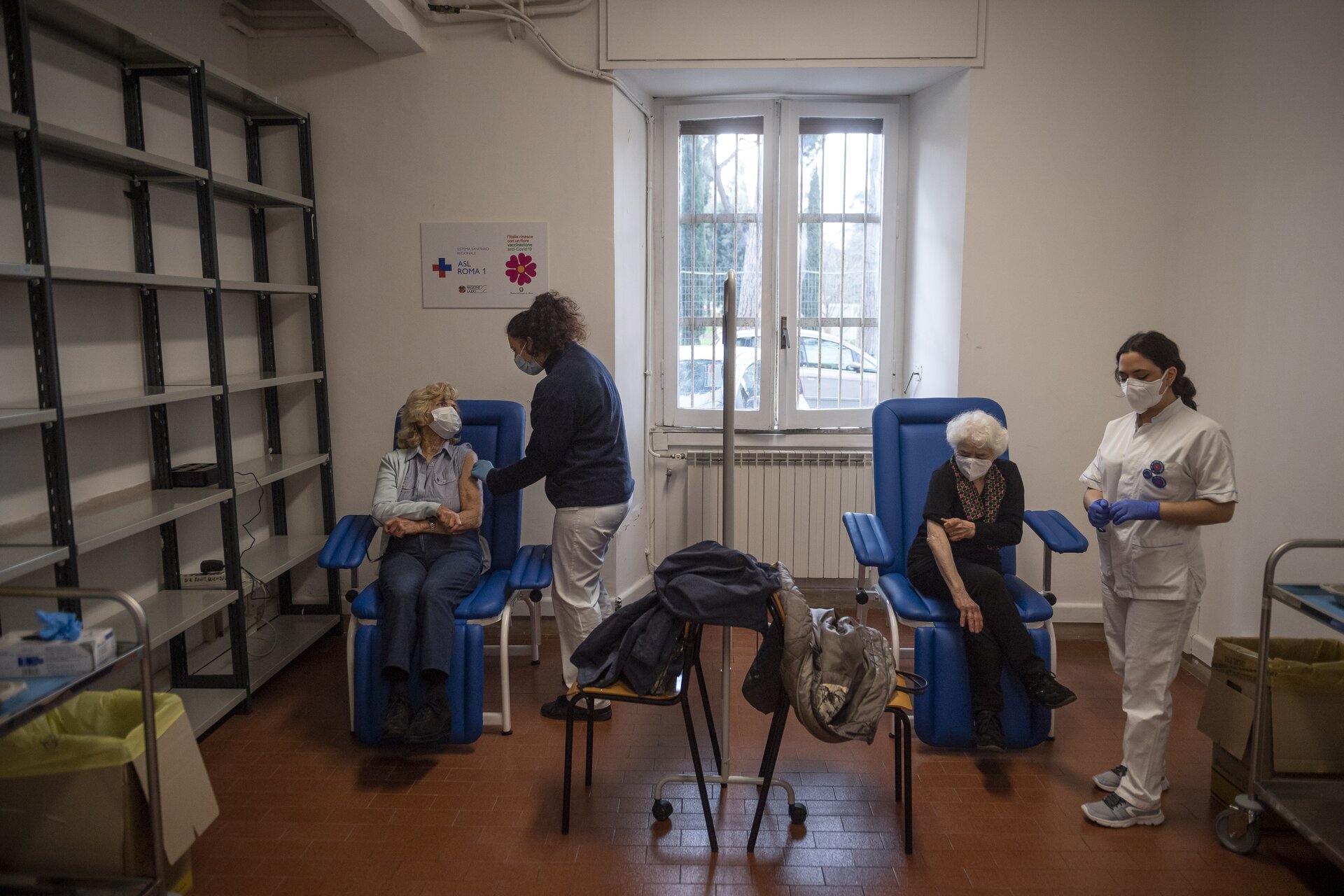 Campagna vaccinale, entro fine marzo dosi a sufficienza per accelerare con somministrazioni