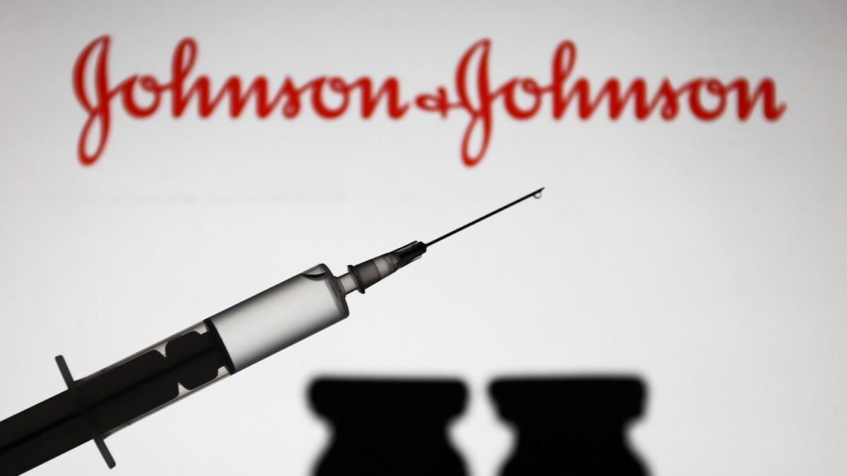 Gli USA chiedono sospensione del vaccino Johnson & Johnson. L’Italia attende l’EMA