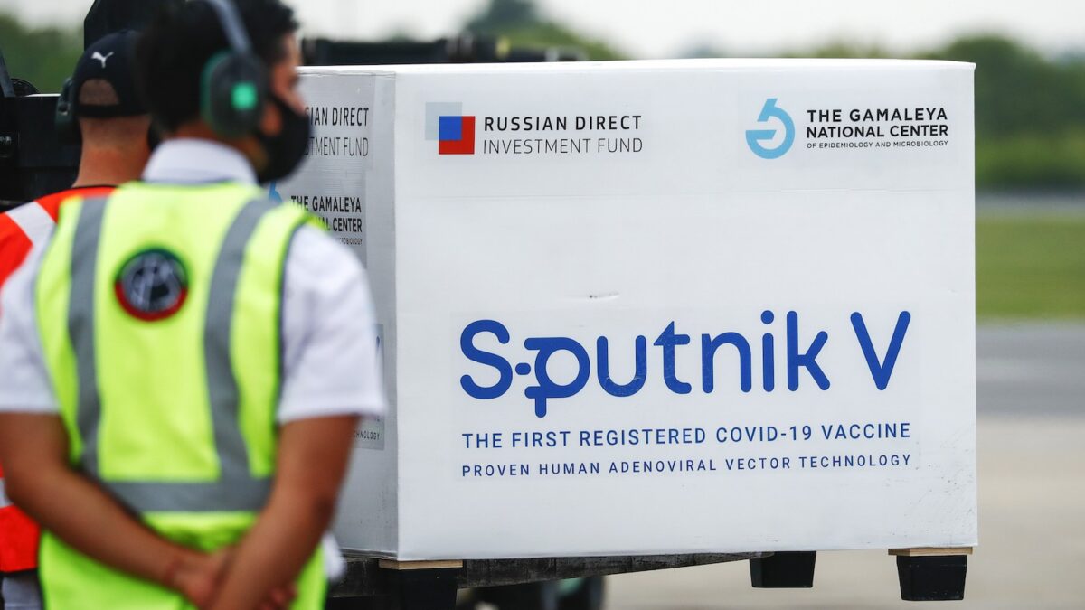 Lombardia e Piemonte vogliono lo Sputnik V. Cosa sappiamo del vaccino russo?