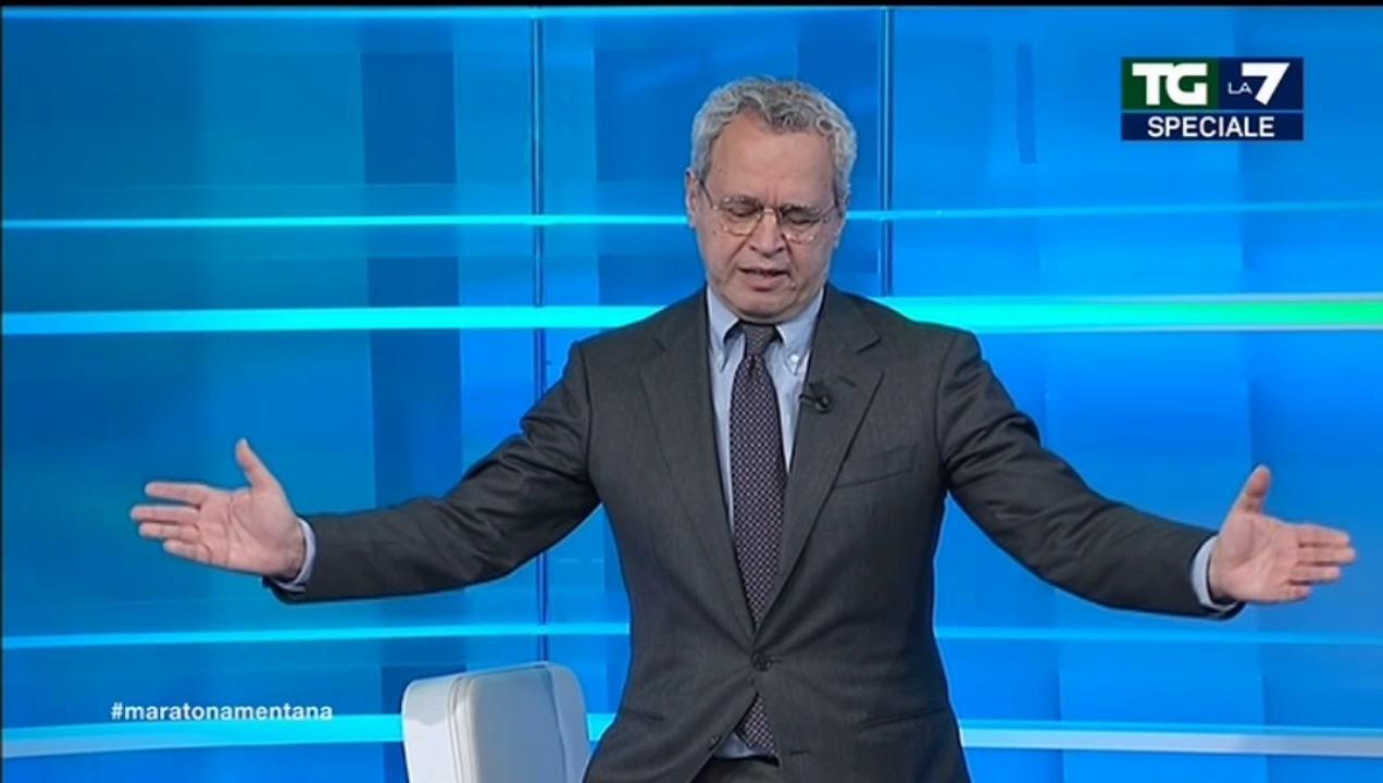 Enrico Mentana ‘fa palestra’ costruendo un’edizione del Tg La7 in diretta (video)