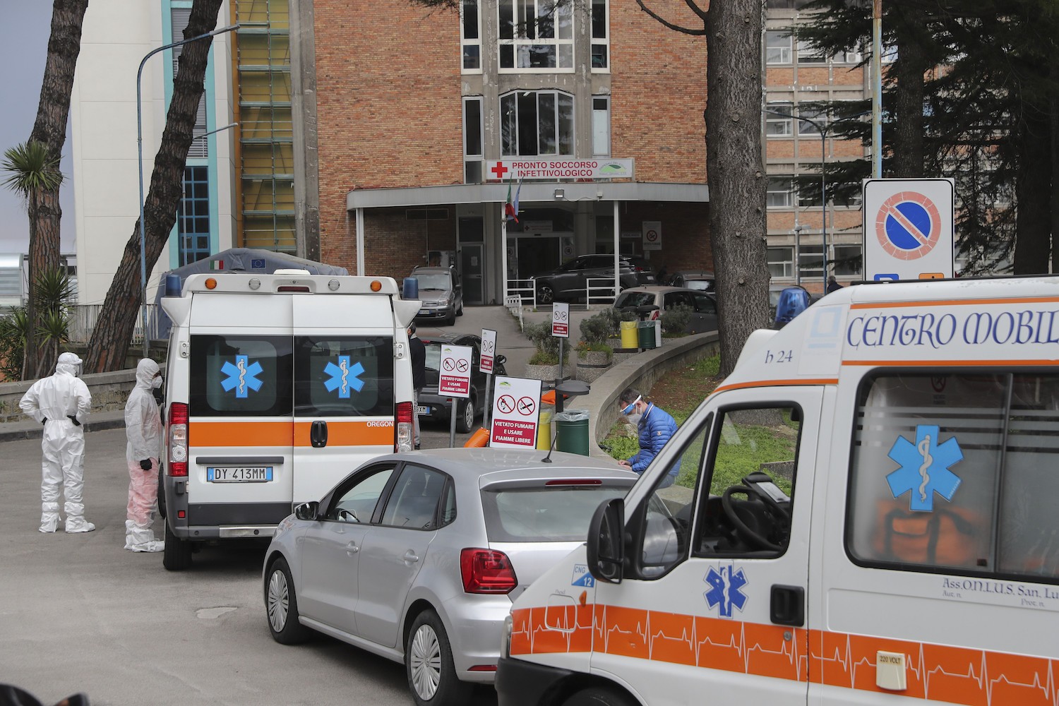 La Campania taglia gli stipendi ai medici del 118. E scatta l’idea delle “dimissioni di massa”