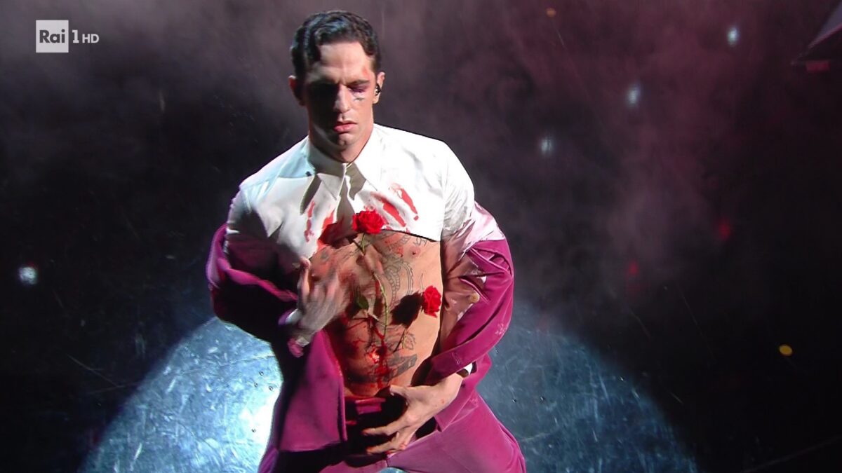 Achille Lauro, l’ultimo quadro di Sanremo all’insegna delle rose e delle spine (ma sarà anche a Domenica In)