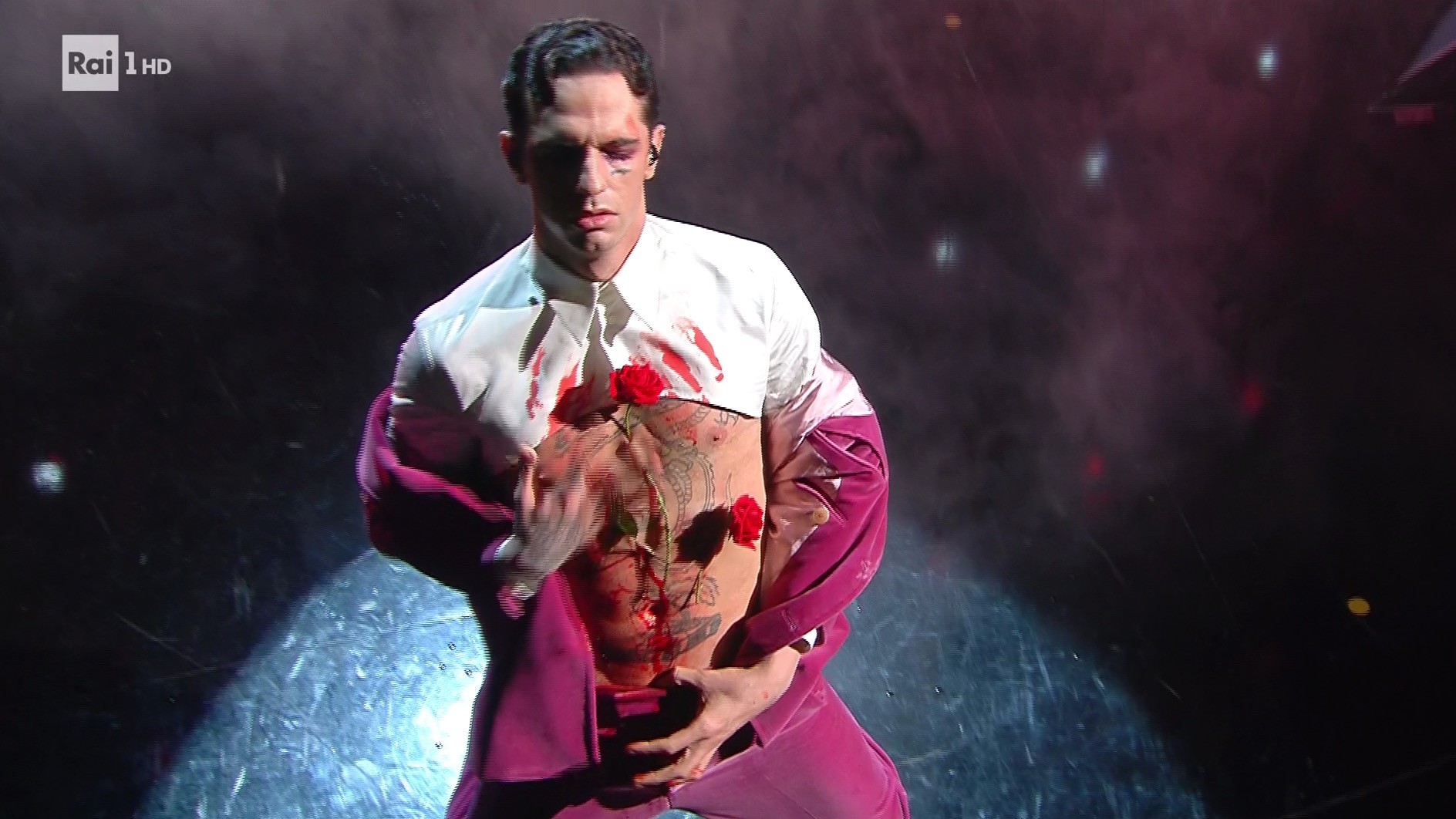 Achille Lauro, l’ultimo quadro di Sanremo all’insegna delle rose e delle spine (ma sarà anche a Domenica In)