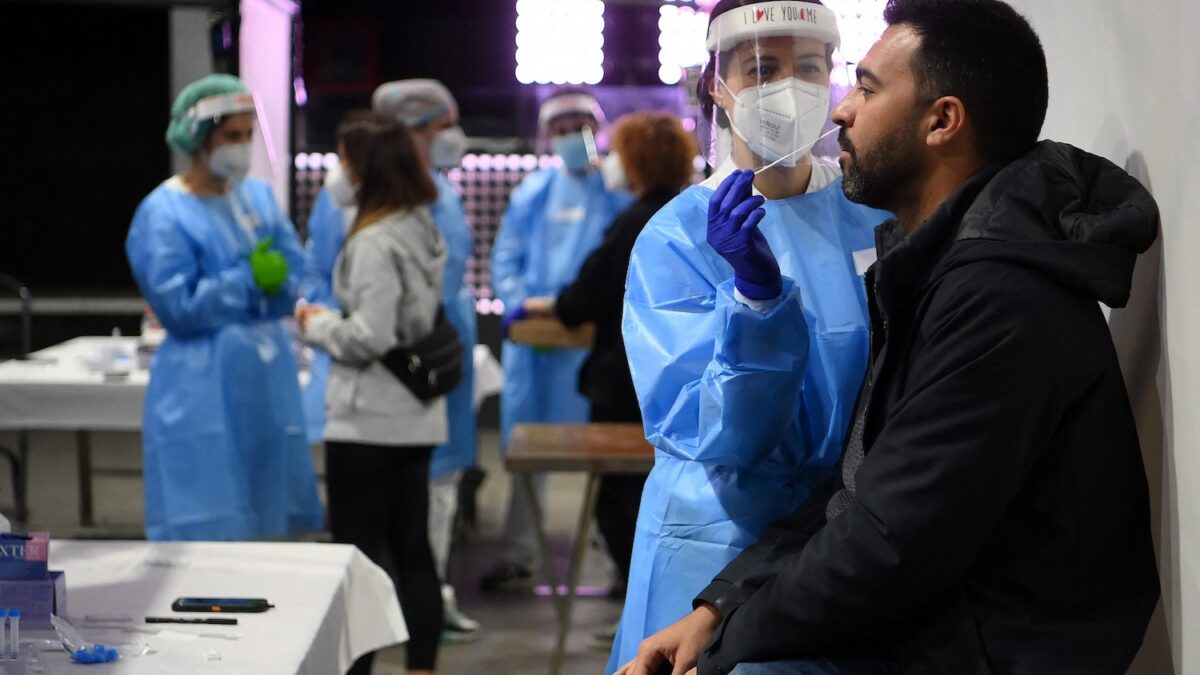 Barcellona sperimenta il primo concerto con 5mila spettatori senza distanziamento (e tampone negativo)