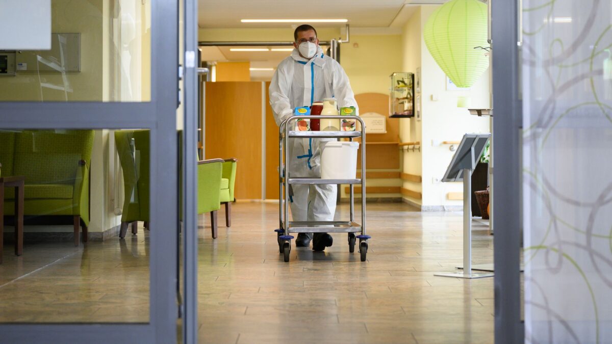 Coronavirus, il bollettino: 24.935 nuovi casi e 423 decessi