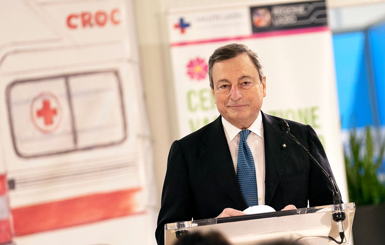Draghi: “Nuova ondata di contagi, risarciremo chi ha subito perdite”